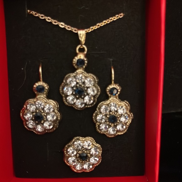 Jewelry Set - Picture 2 of 2